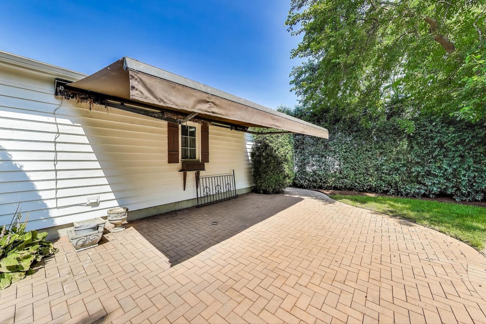 700 E Busse Avenue, Mount Prospect, IL 60056