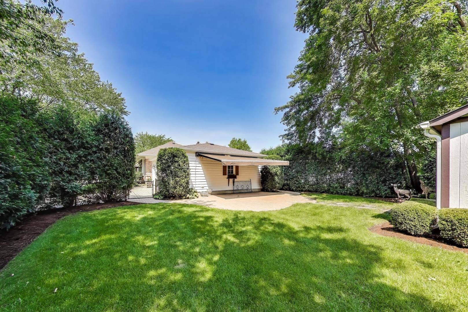 700 E Busse Avenue, Mount Prospect, IL 60056