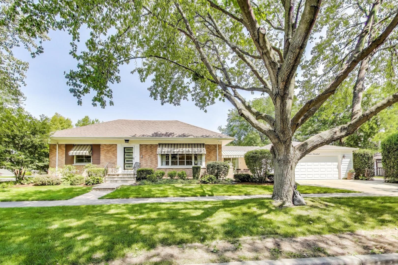 700 E Busse Avenue, Mount Prospect, IL 60056
