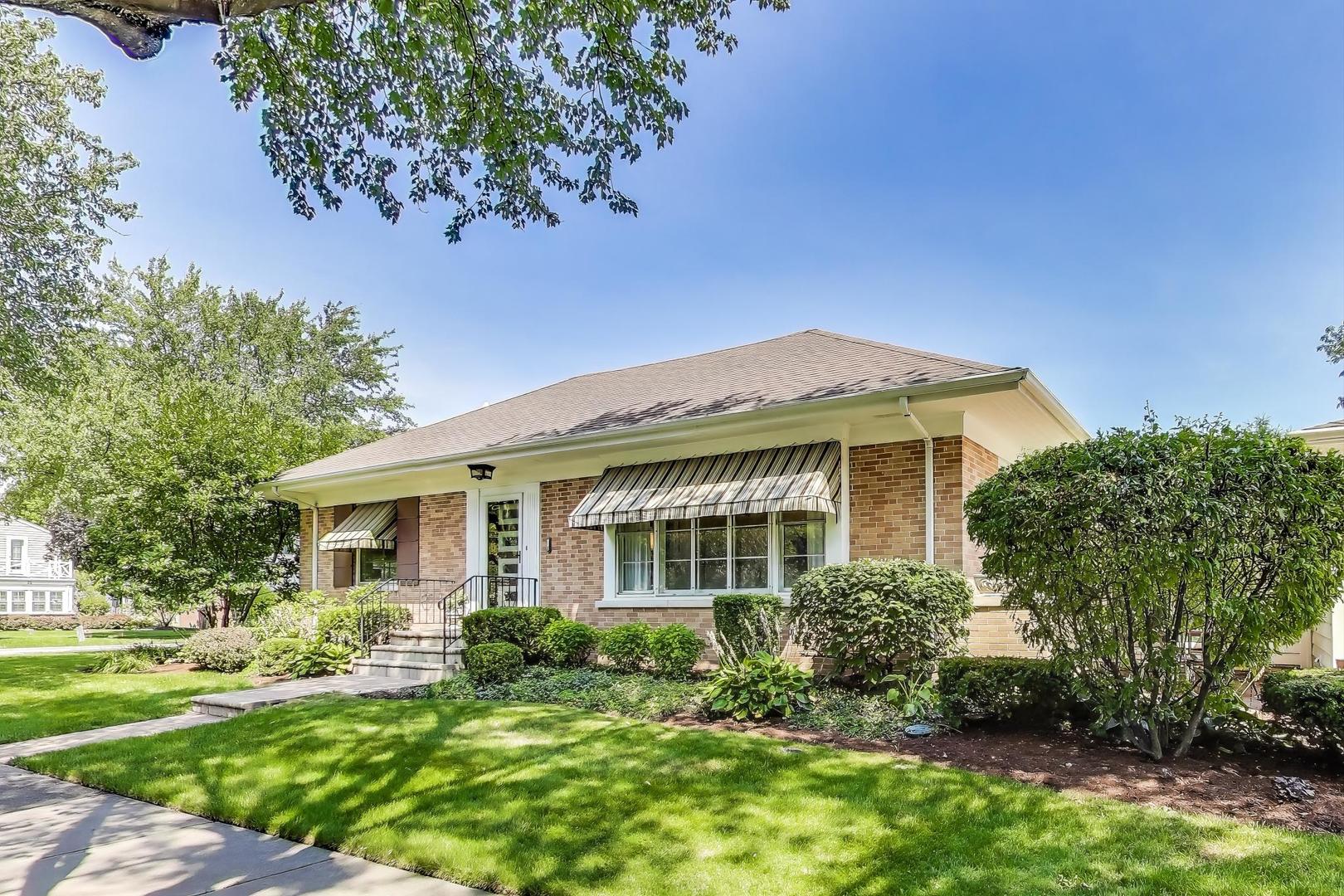 700 E Busse Avenue, Mount Prospect, IL 60056
