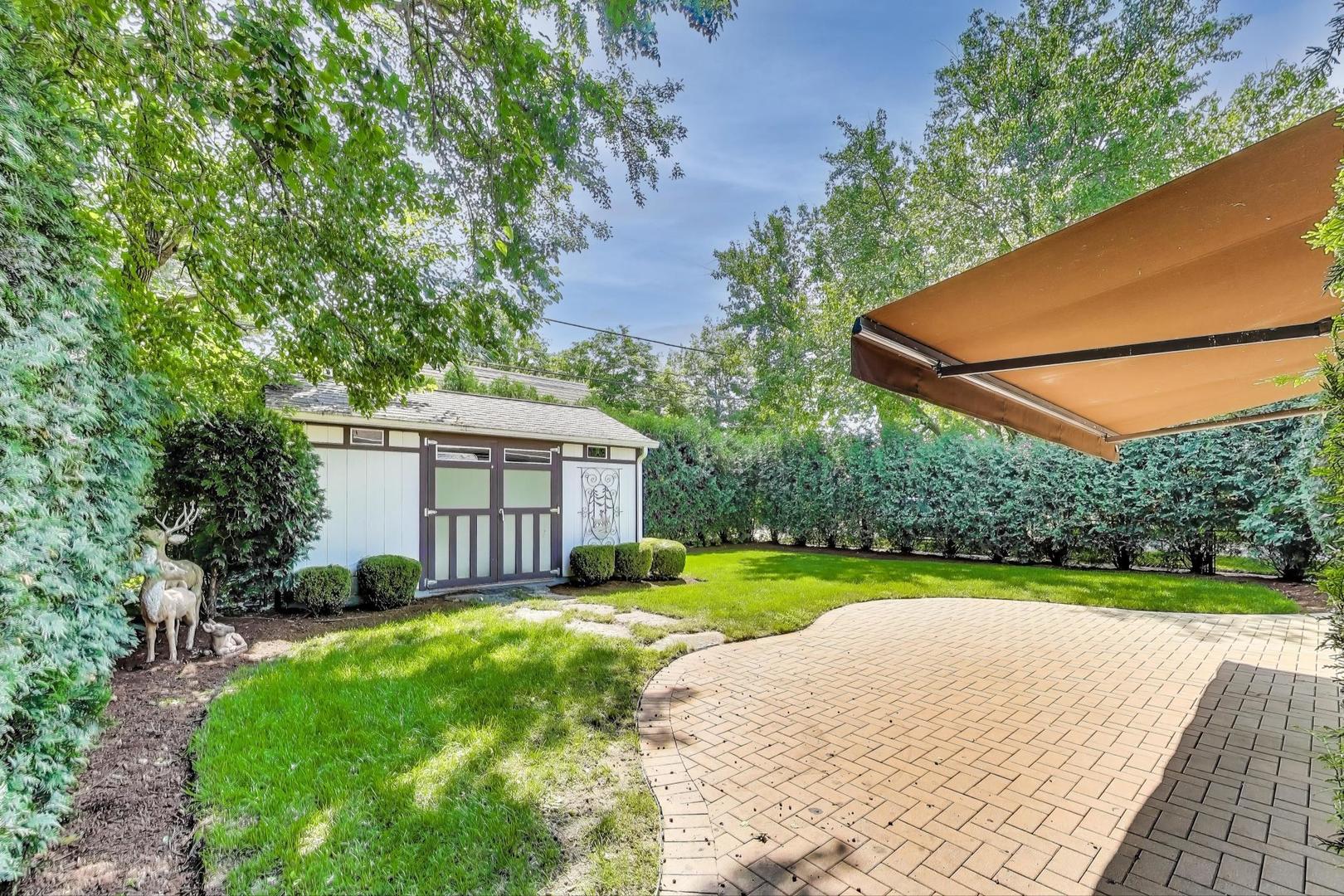 700 E Busse Avenue, Mount Prospect, IL 60056
