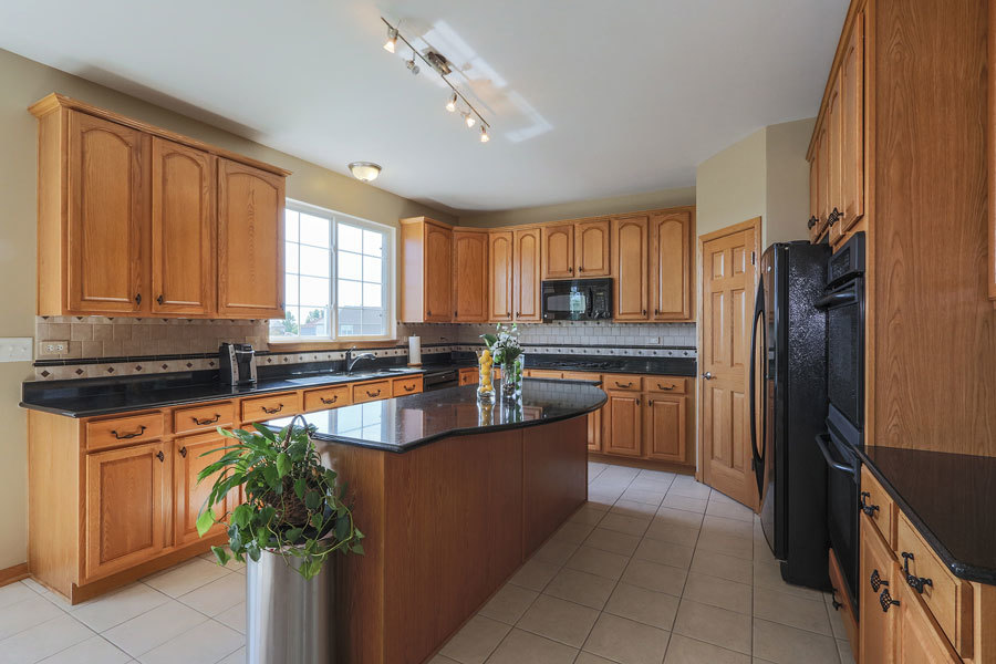 725 Kelley Drive, North Aurora, IL 60542