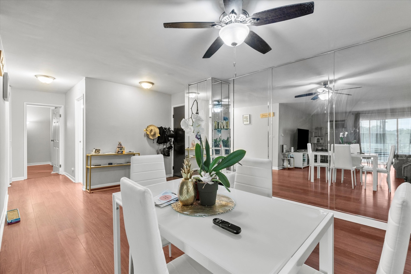 6670 S BRAINARD Avenue #303, Countryside, IL 60525