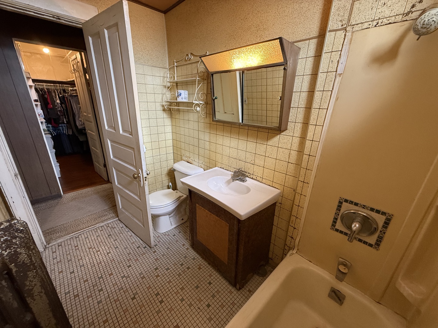 3842 S Archer Avenue, Chicago, IL 60632