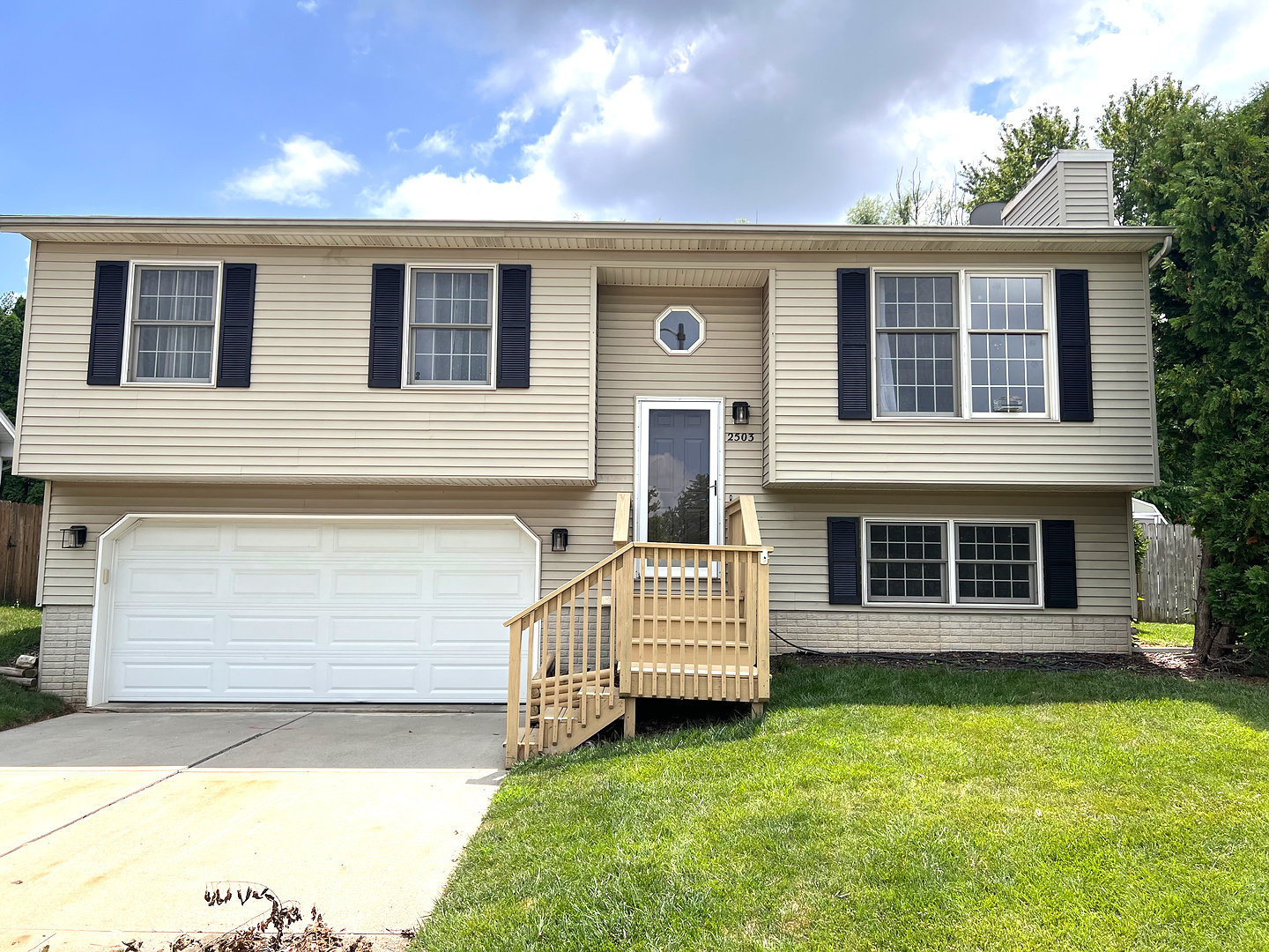2503 slayton Drive, Bloomington, IL 61704