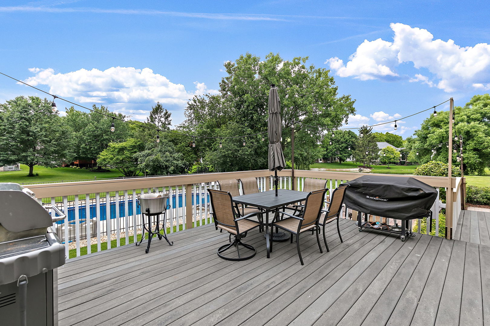 1027 Acorn Hill Lane, West Chicago, IL 60185