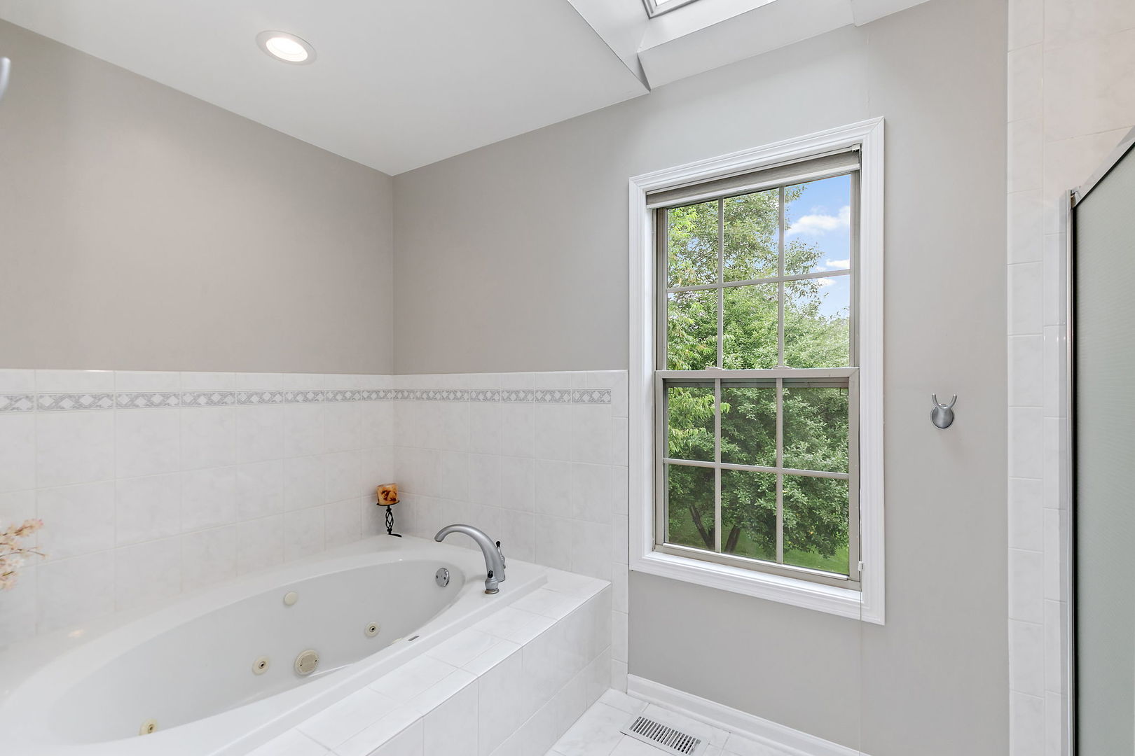 1027 Acorn Hill Lane, West Chicago, IL 60185