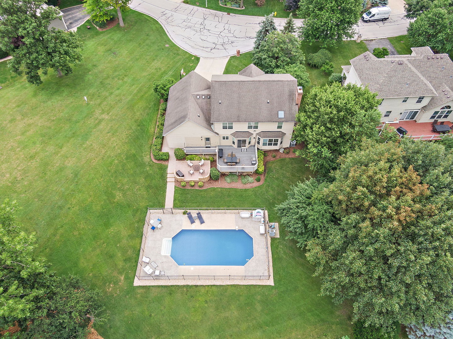 1027 Acorn Hill Lane, West Chicago, IL 60185