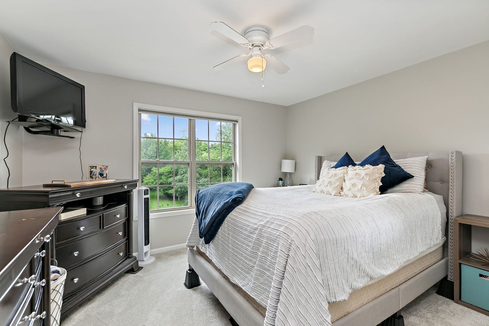 1027 Acorn Hill Lane, West Chicago, IL 60185