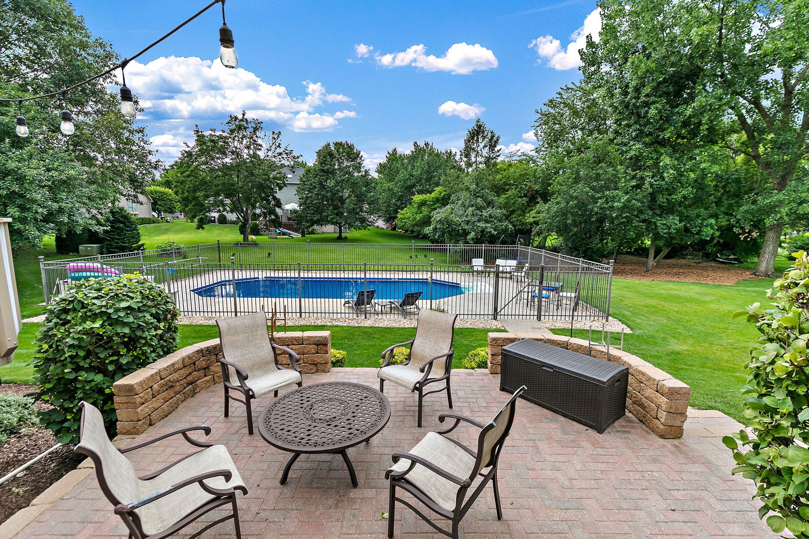 1027 Acorn Hill Lane, West Chicago, IL 60185