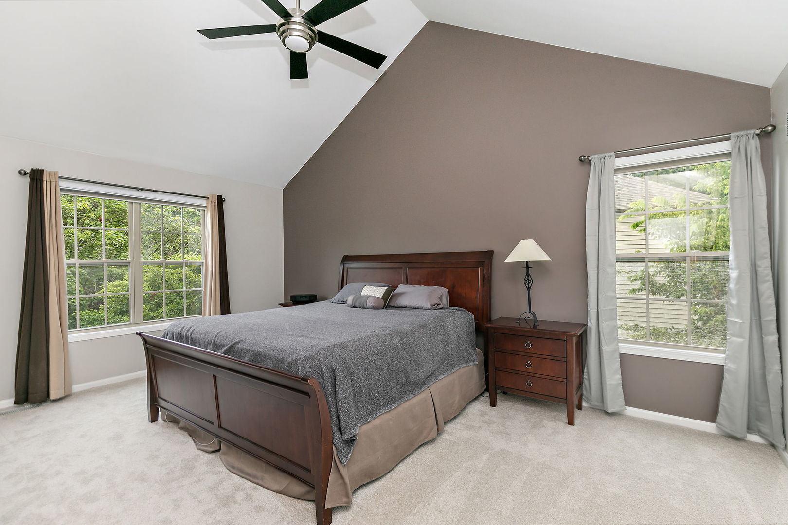 1027 Acorn Hill Lane, West Chicago, IL 60185