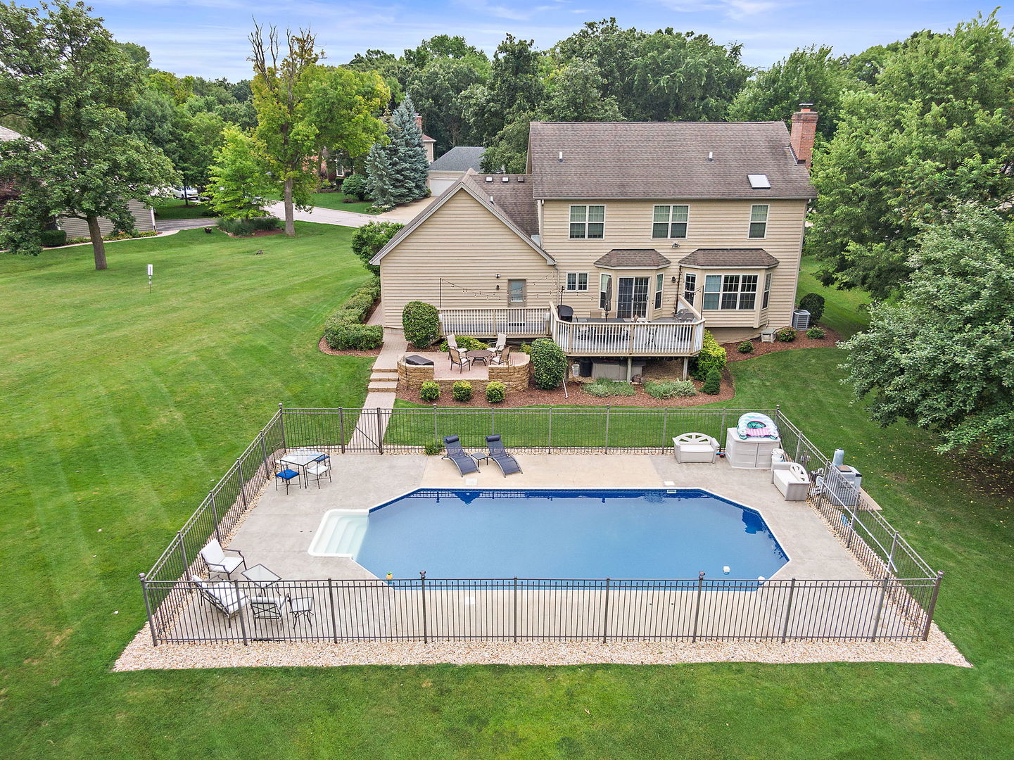 1027 Acorn Hill Lane, West Chicago, IL 60185