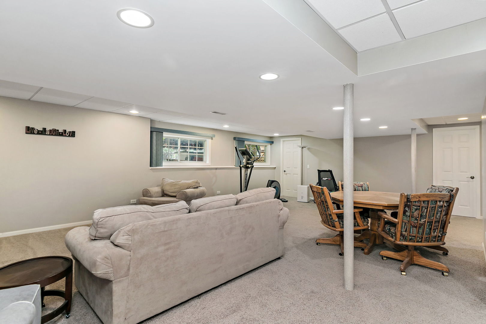 1027 Acorn Hill Lane, West Chicago, IL 60185