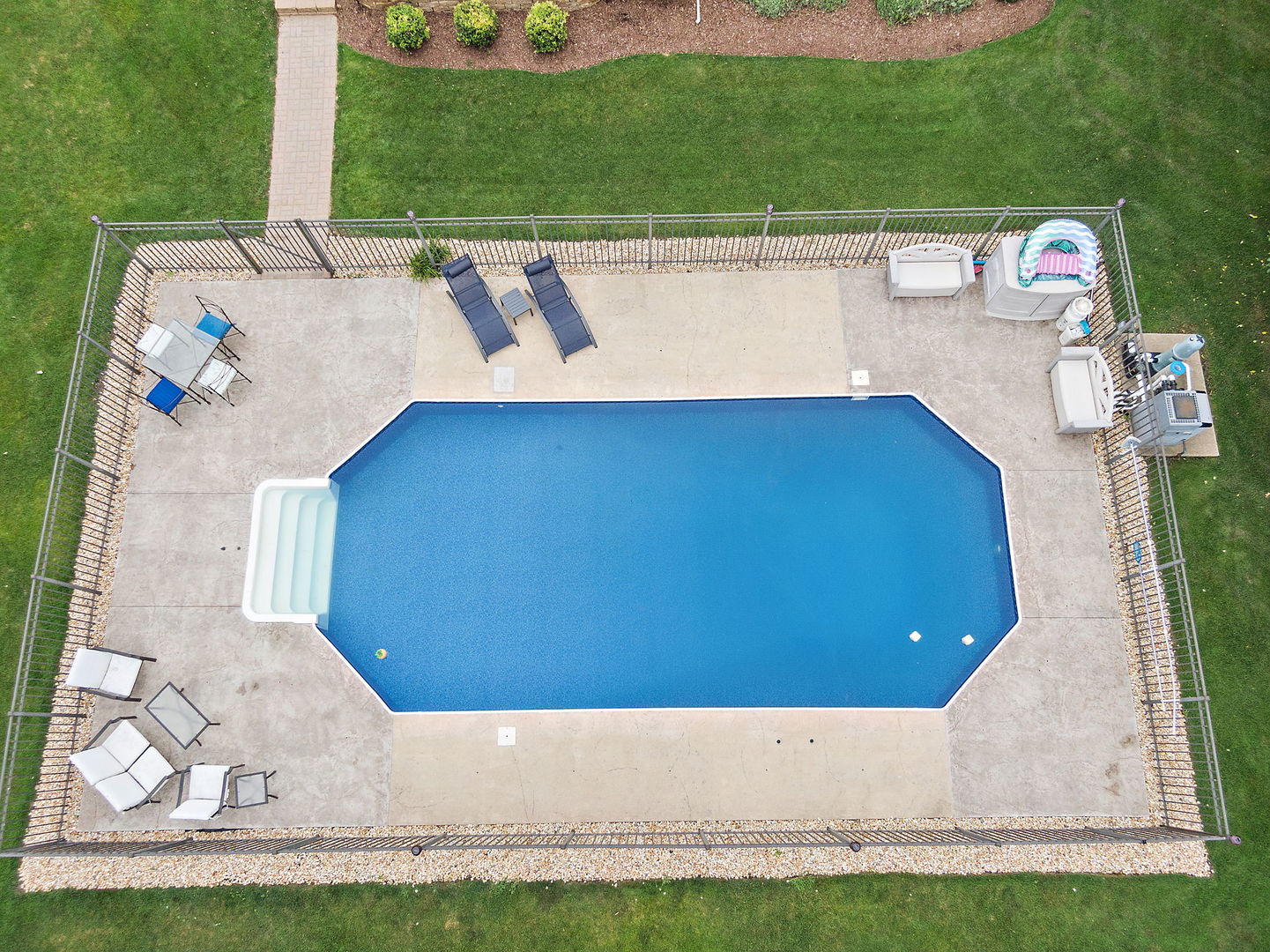 1027 Acorn Hill Lane, West Chicago, IL 60185