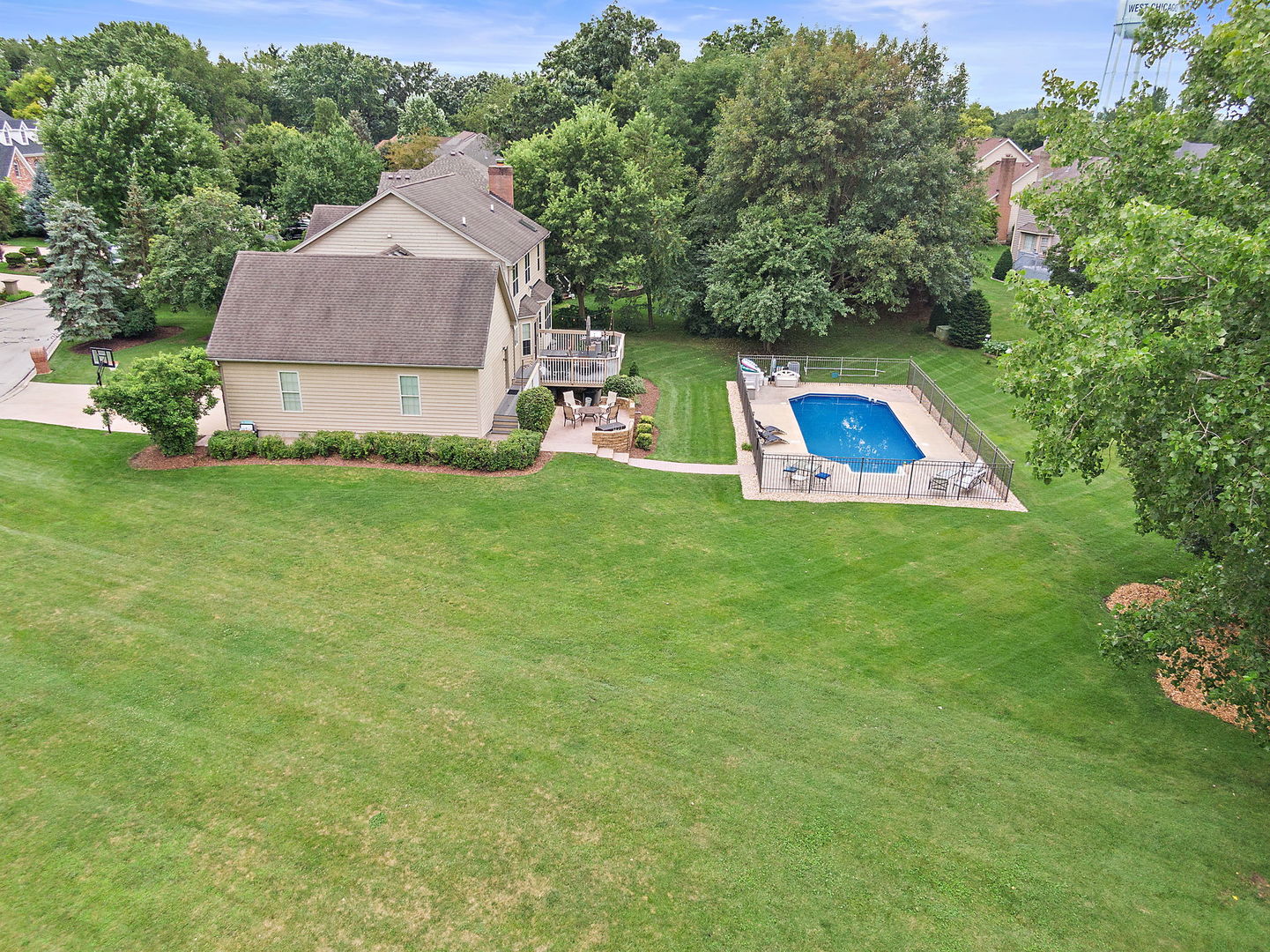 1027 Acorn Hill Lane, West Chicago, IL 60185