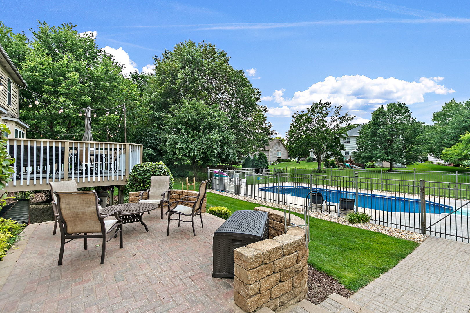 1027 Acorn Hill Lane, West Chicago, IL 60185