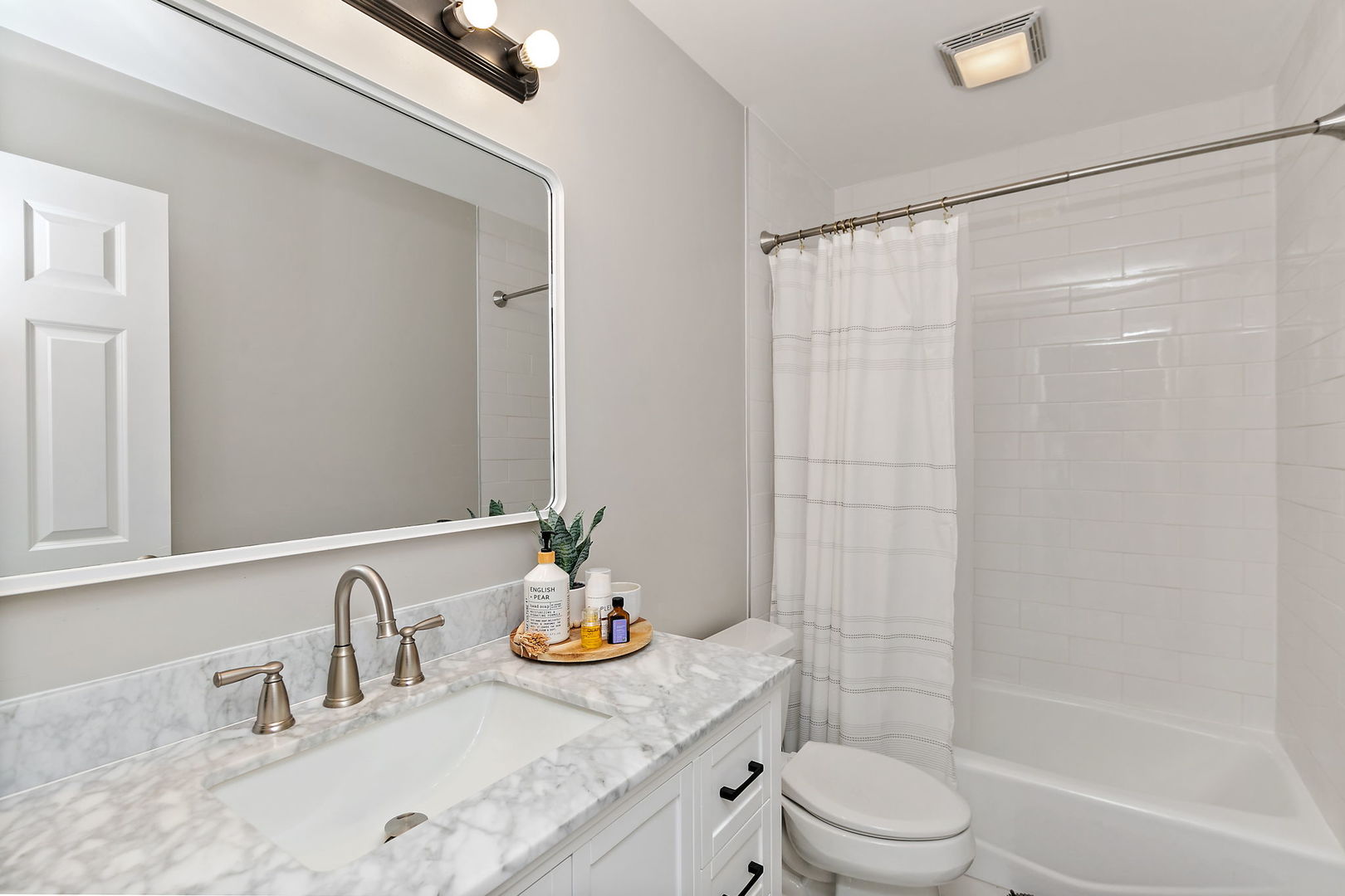 1027 Acorn Hill Lane, West Chicago, IL 60185