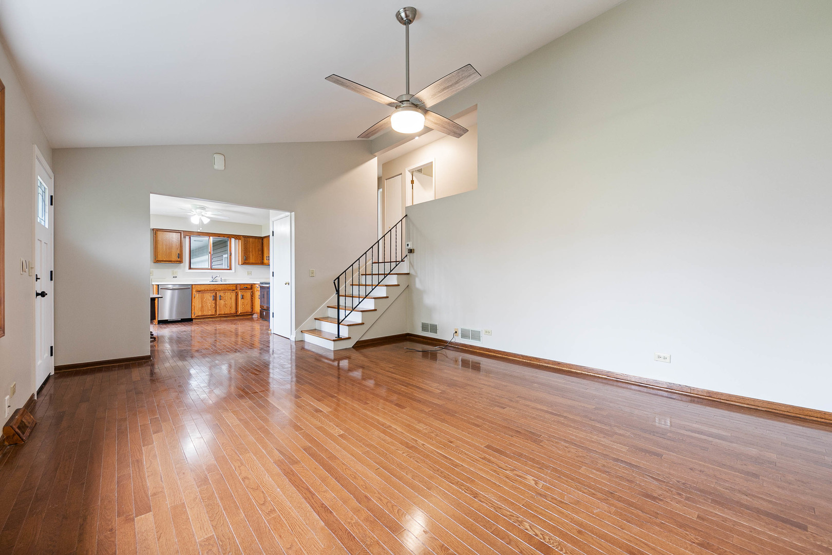 1N210 Darling Street, Carol Stream, IL 60188