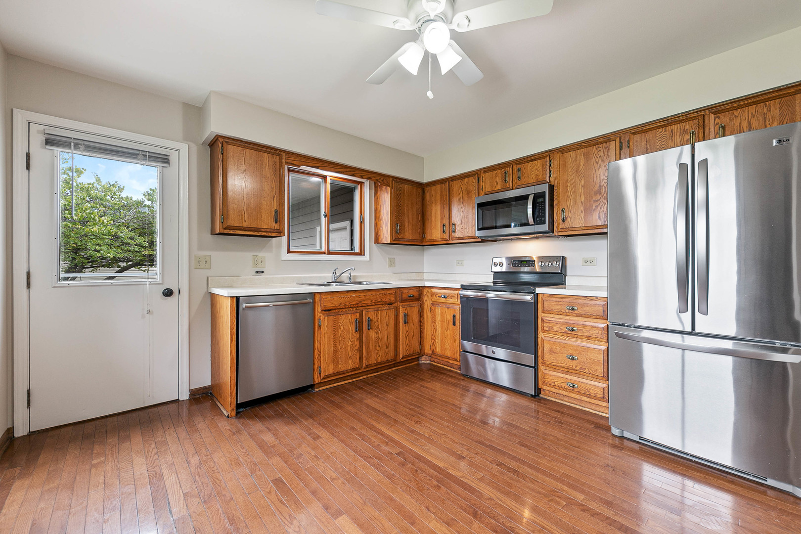 1N210 Darling Street, Carol Stream, IL 60188