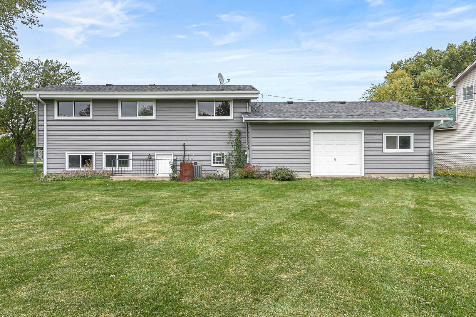 1N210 Darling Street, Carol Stream, IL 60188