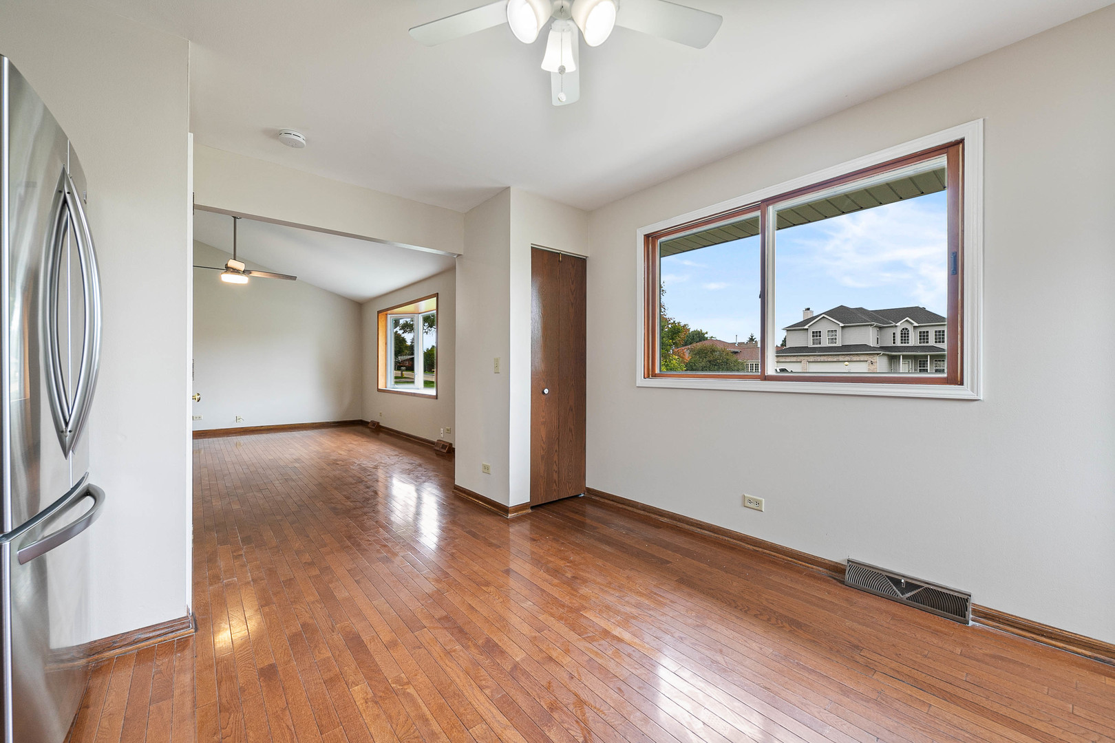 1N210 Darling Street, Carol Stream, IL 60188