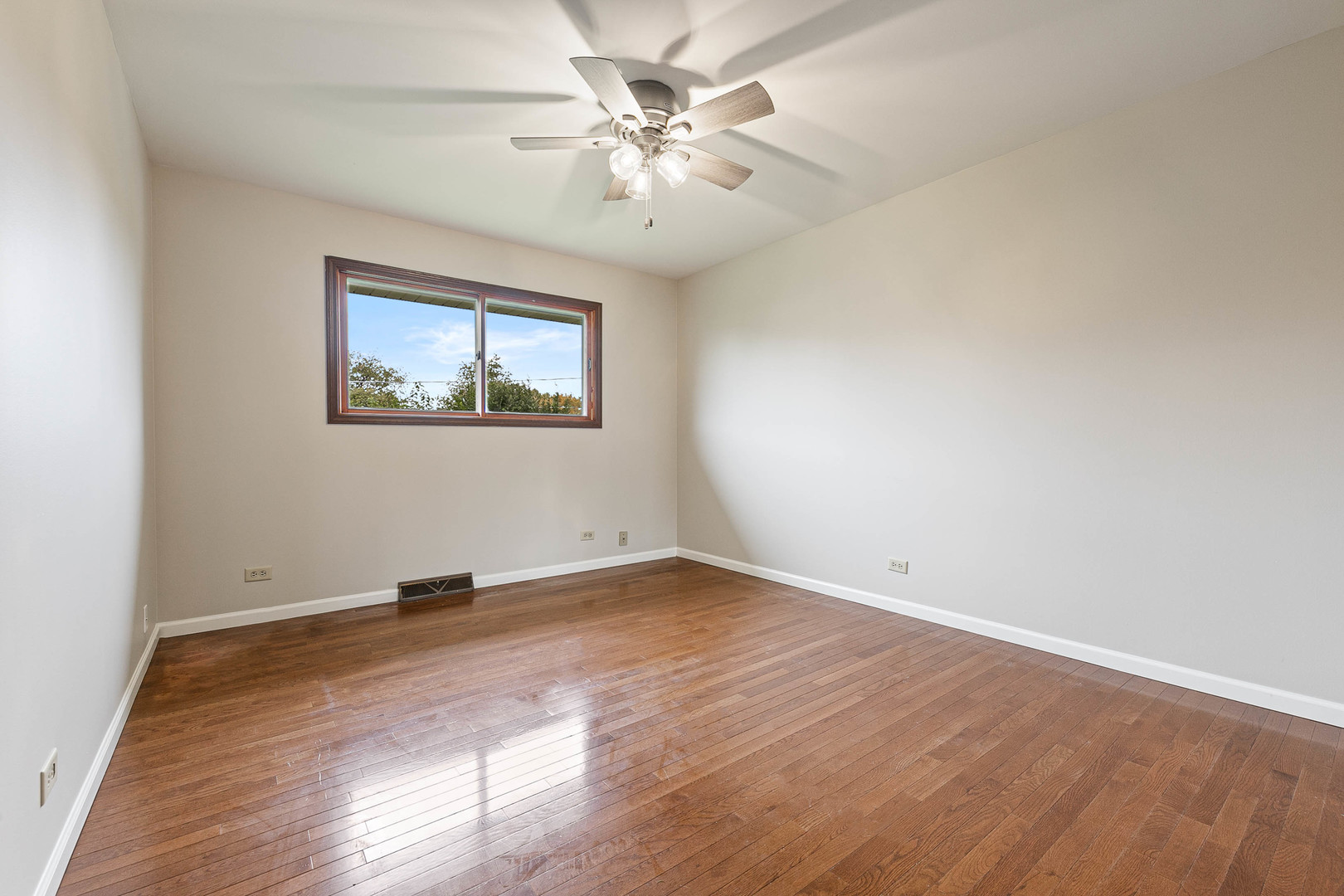 1N210 Darling Street, Carol Stream, IL 60188