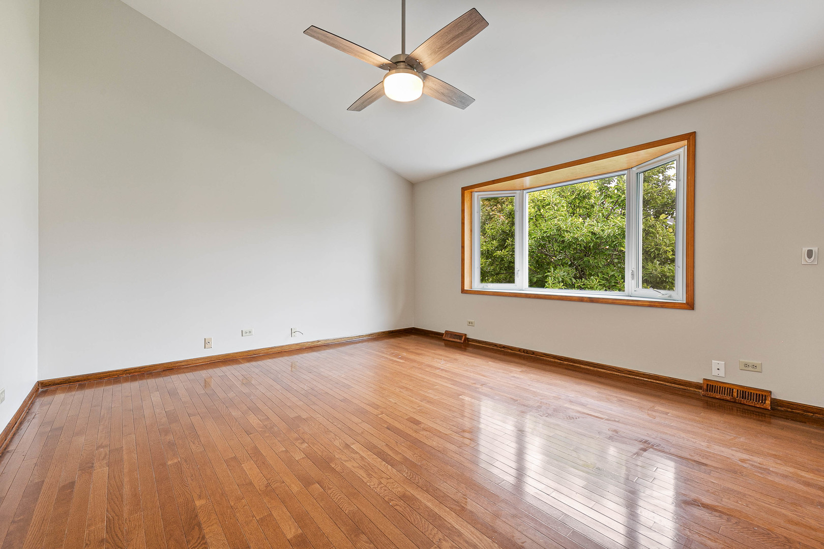1N210 Darling Street, Carol Stream, IL 60188