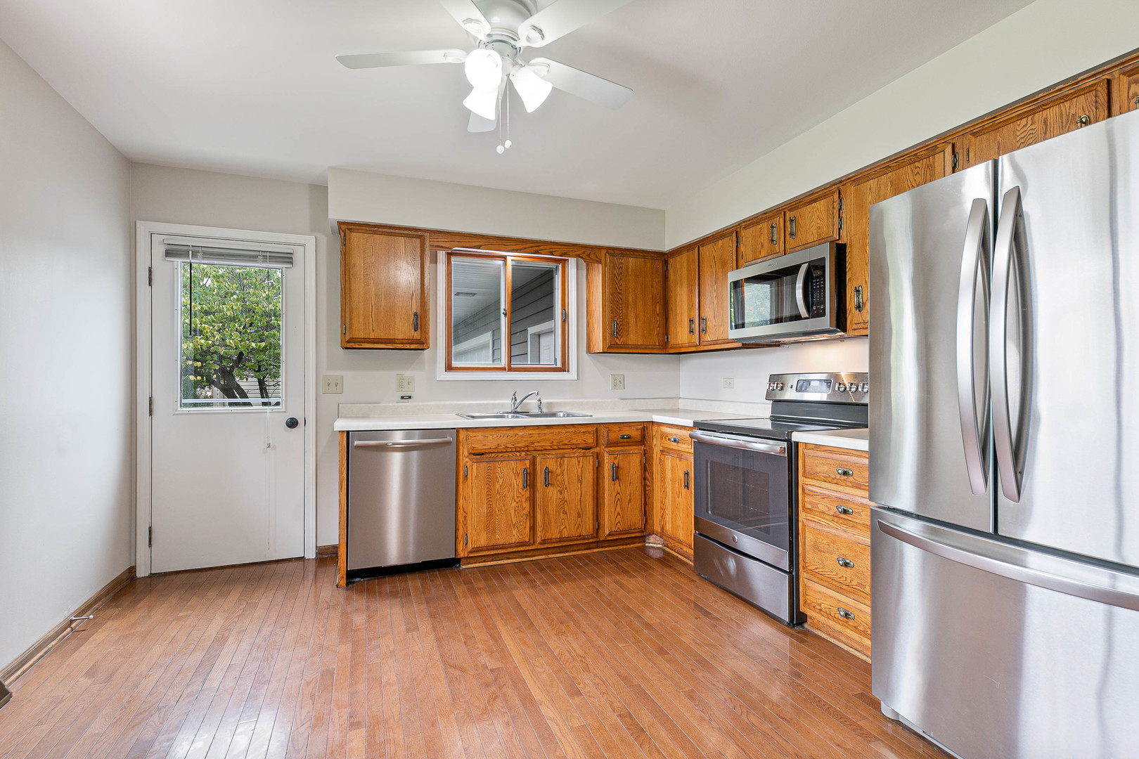 1N210 Darling Street, Carol Stream, IL 60188