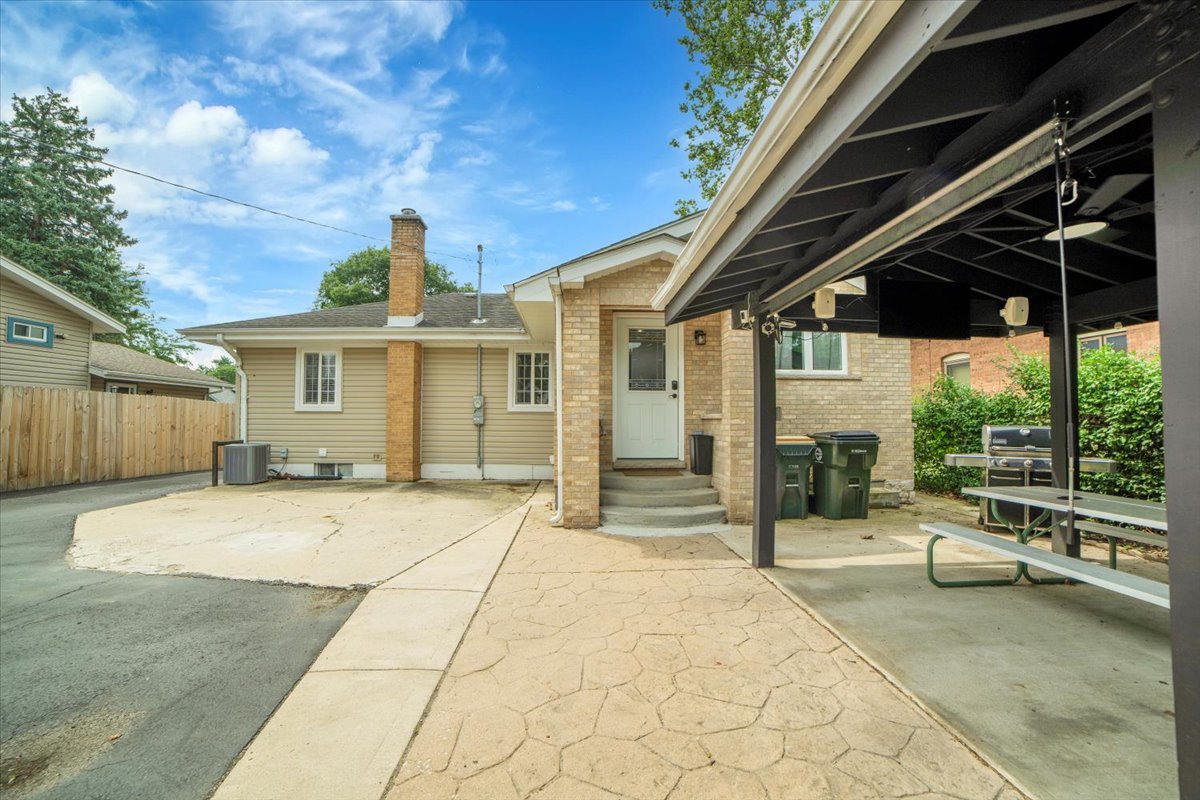 209 E Blair Street, West Chicago, IL 60185