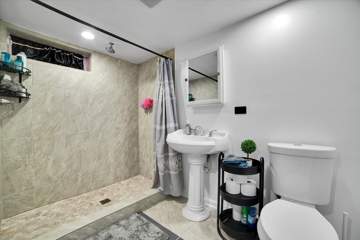 209 E Blair Street, West Chicago, IL 60185