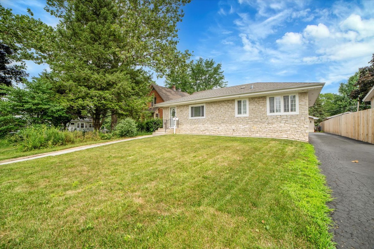 209 E Blair Street, West Chicago, IL 60185