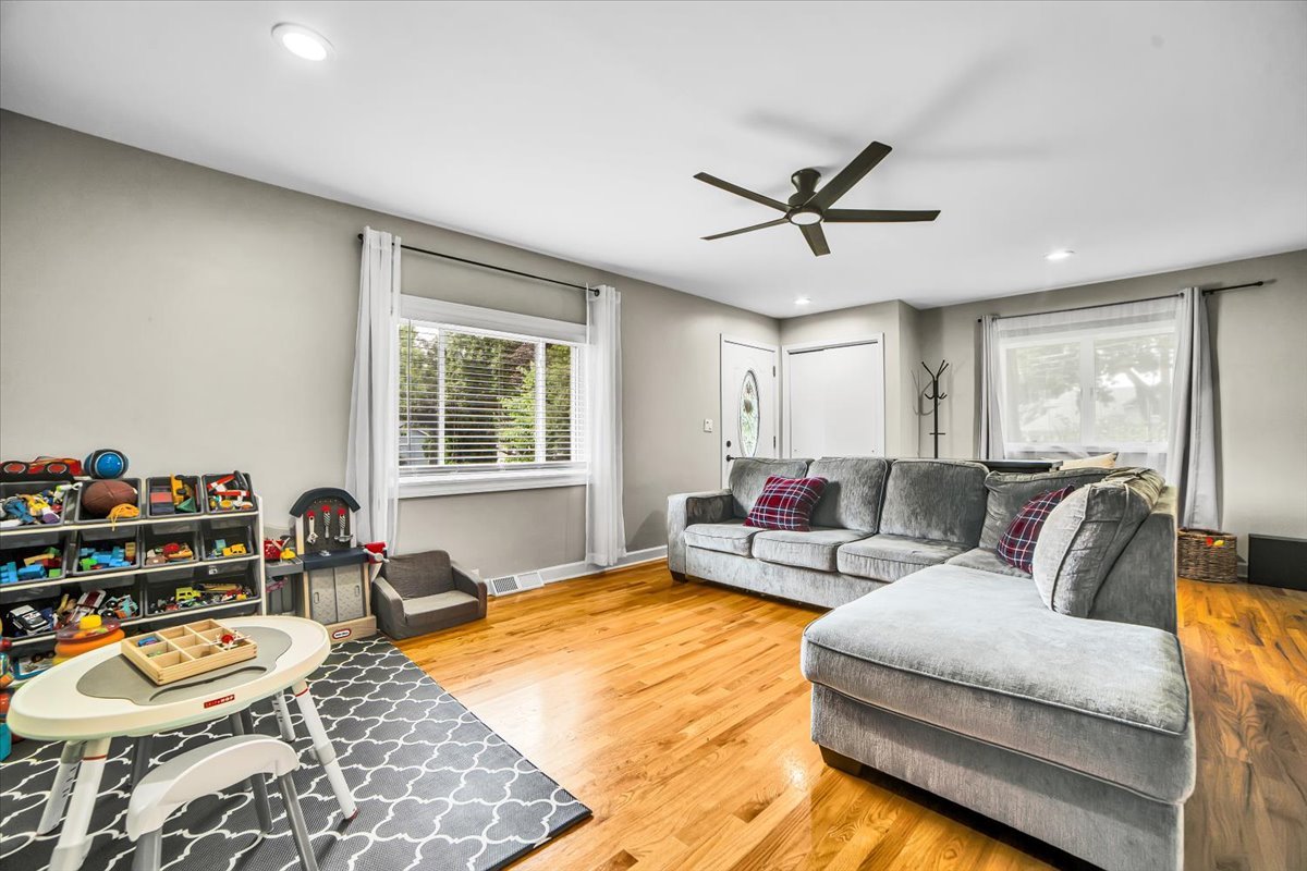 209 E Blair Street, West Chicago, IL 60185
