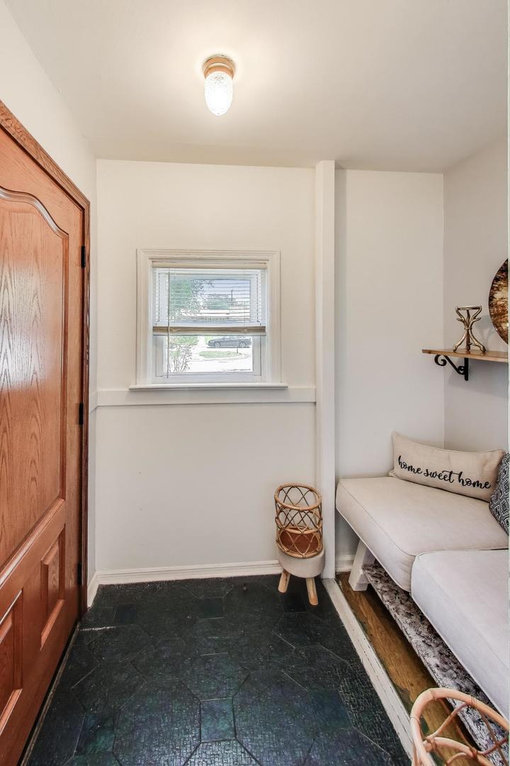 8952 Branton Avenue, Highland, IN 46322