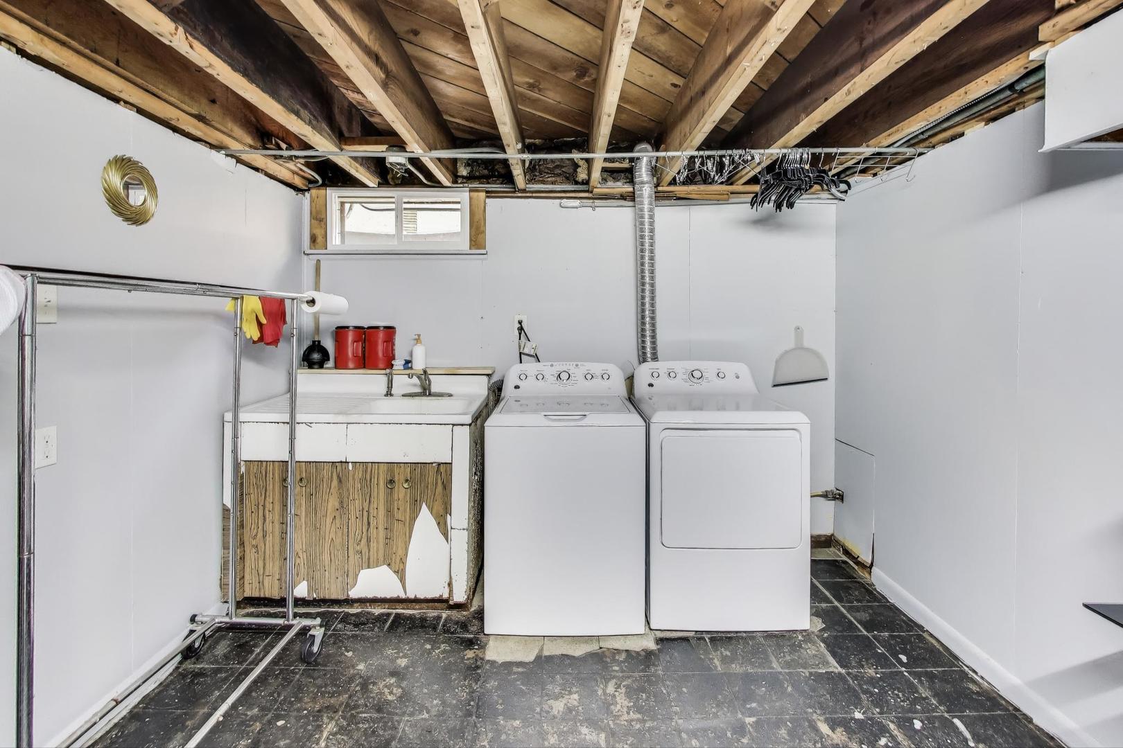 8952 Branton Avenue, Highland, IN 46322
