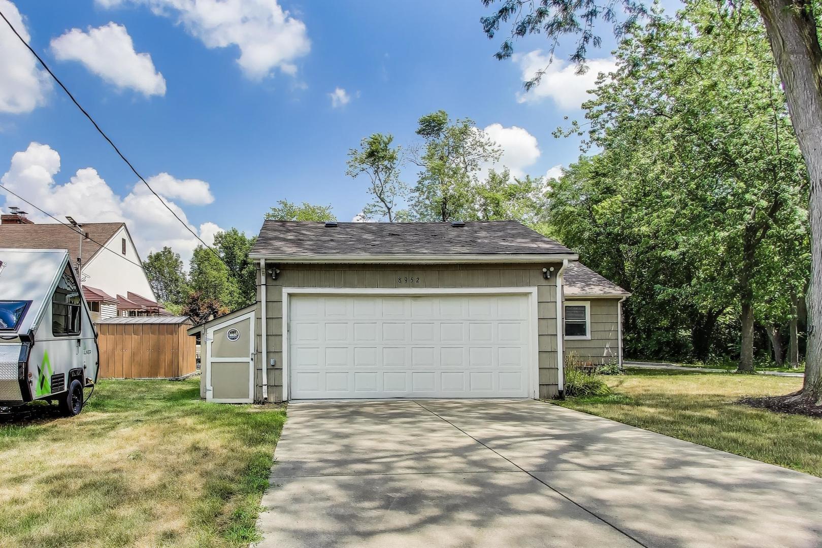 8952 Branton Avenue, Highland, IN 46322