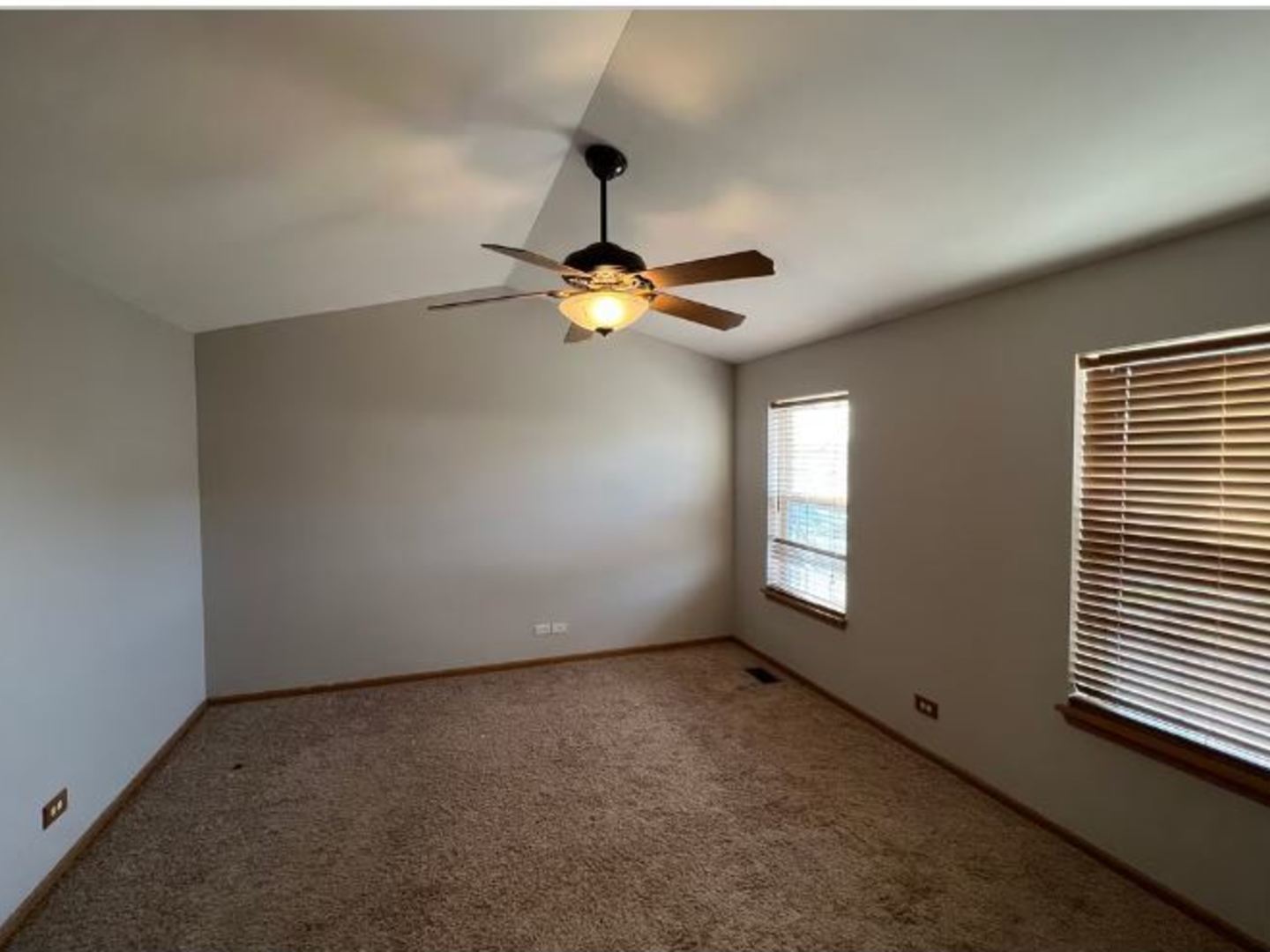 2262 Georgetown Circle, Aurora, IL 60503