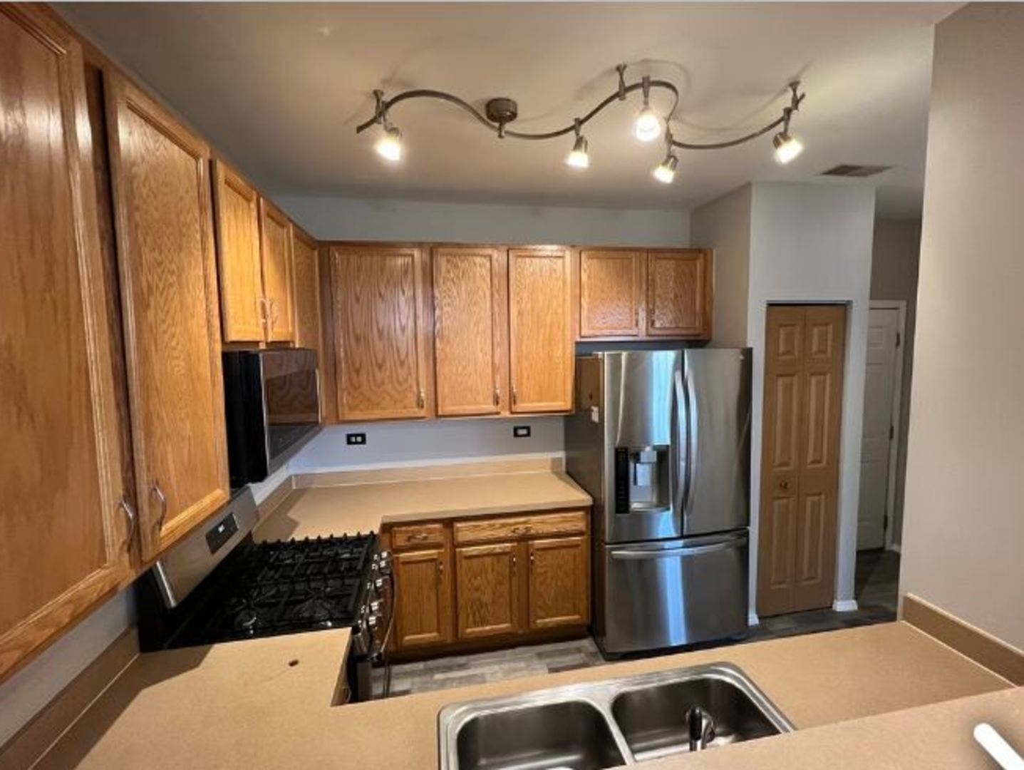 2262 Georgetown Circle, Aurora, IL 60503