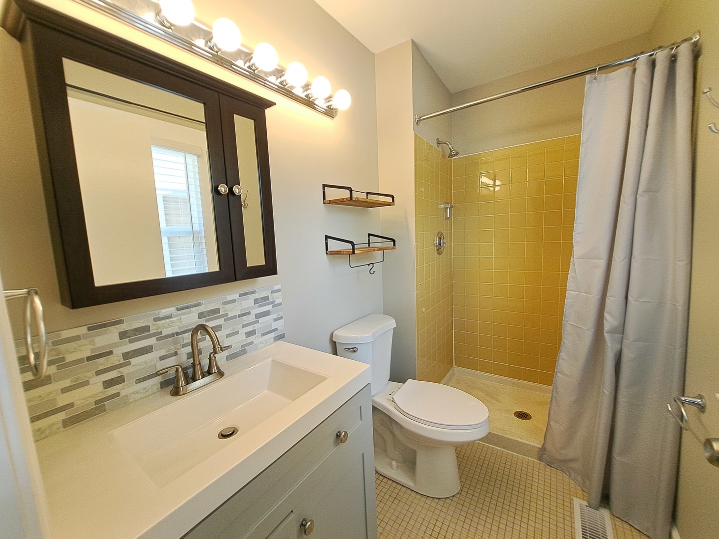 101 Emerson Drive, Schaumburg, IL 60193