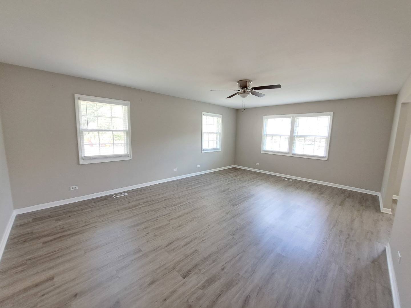 101 Emerson Drive, Schaumburg, IL 60193