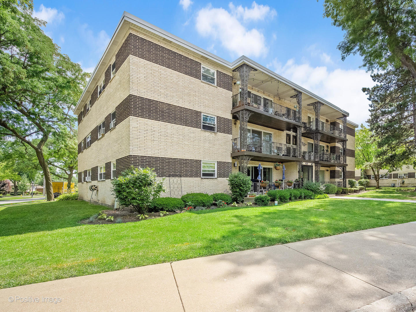 901 S 8th Avenue #11, La Grange, IL 60525