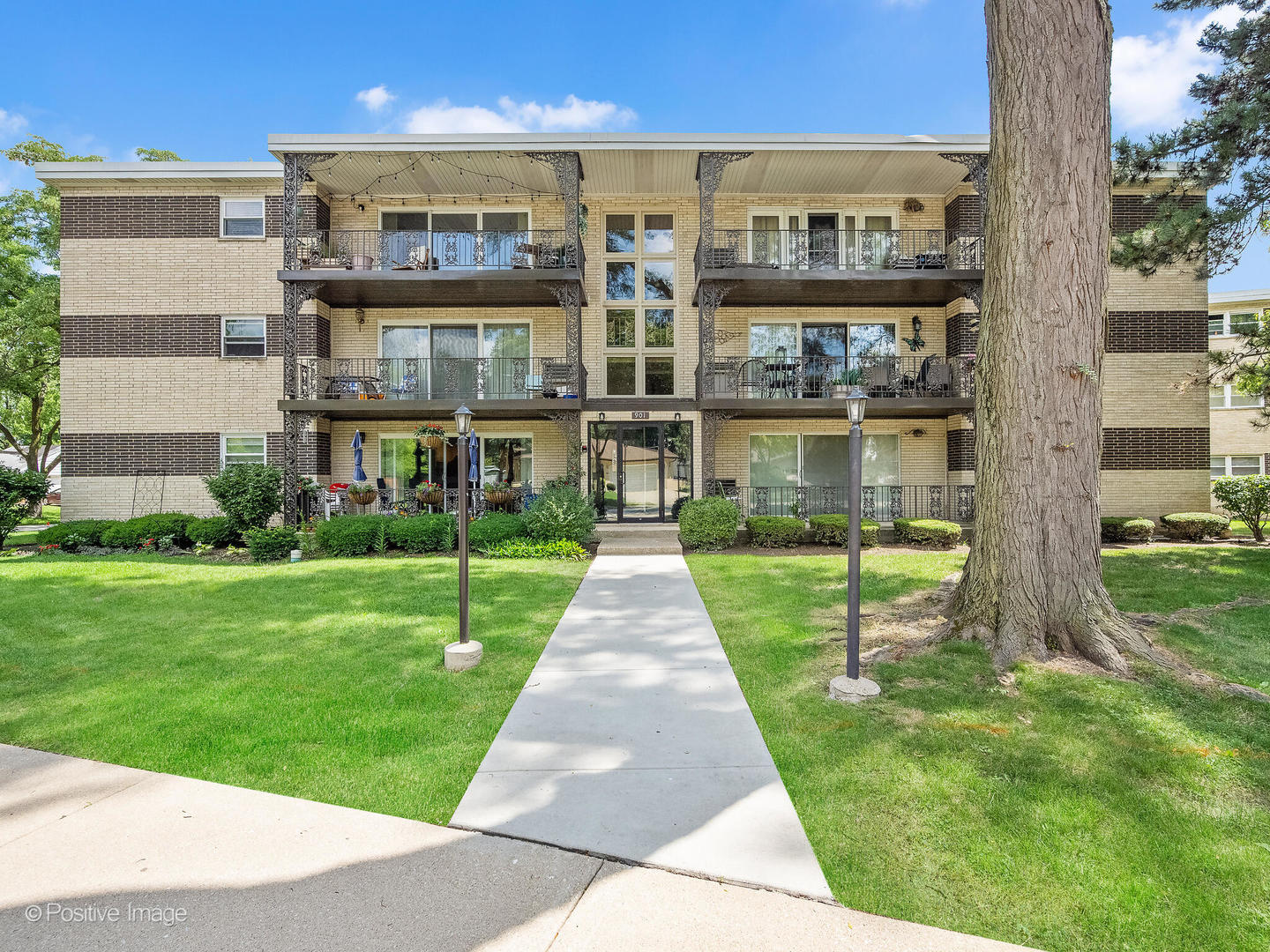 901 S 8th Avenue #11, La Grange, IL 60525