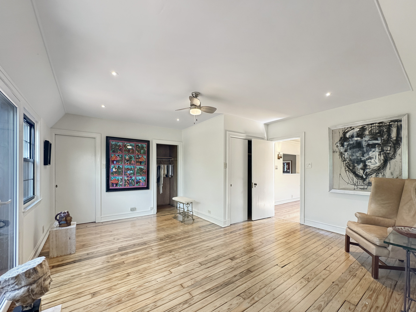 6909 S Chappel Avenue, Chicago, IL 60649