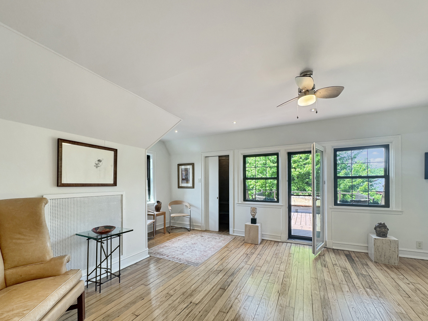 6909 S Chappel Avenue, Chicago, IL 60649
