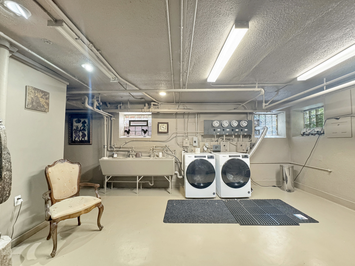 6909 S Chappel Avenue, Chicago, IL 60649
