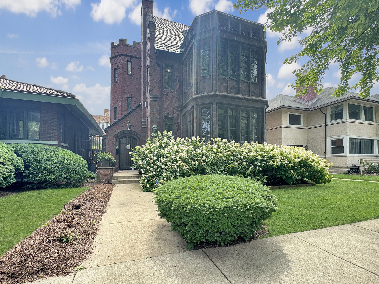 6909 S Chappel Avenue, Chicago, IL 60649