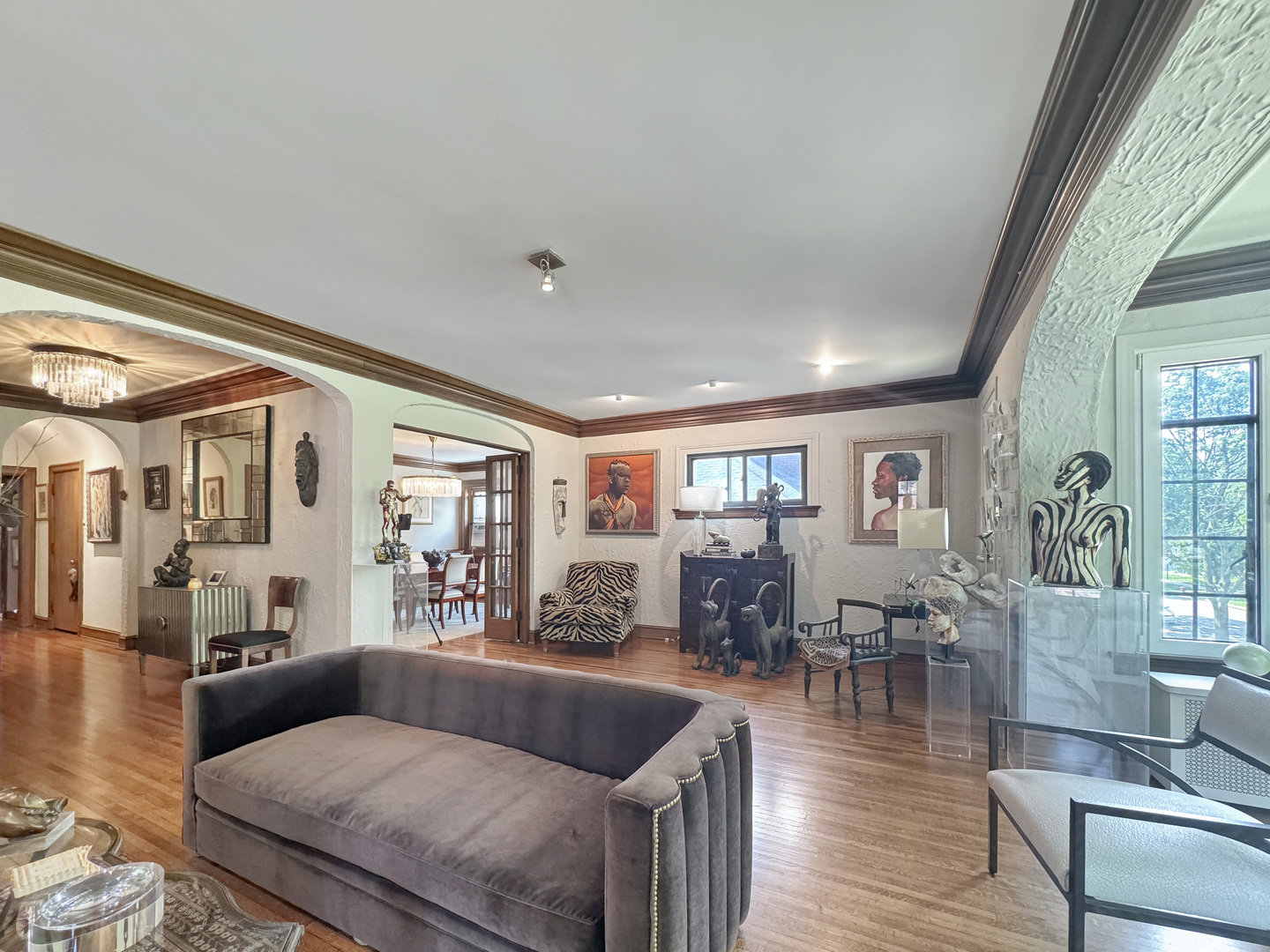 6909 S Chappel Avenue, Chicago, IL 60649