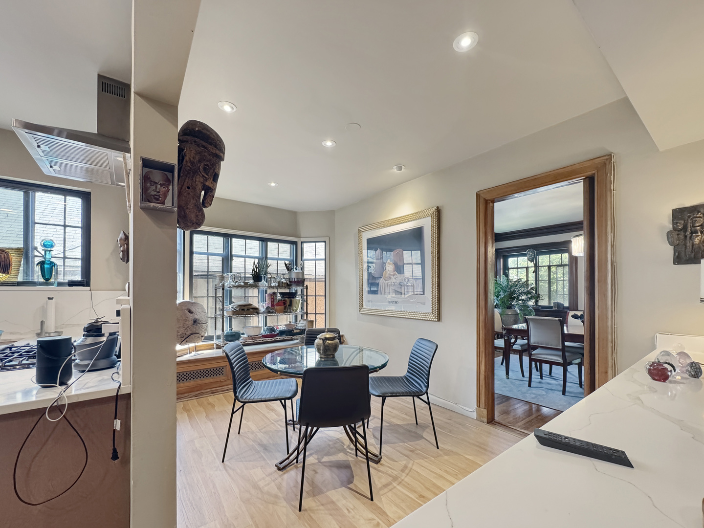 6909 S Chappel Avenue, Chicago, IL 60649