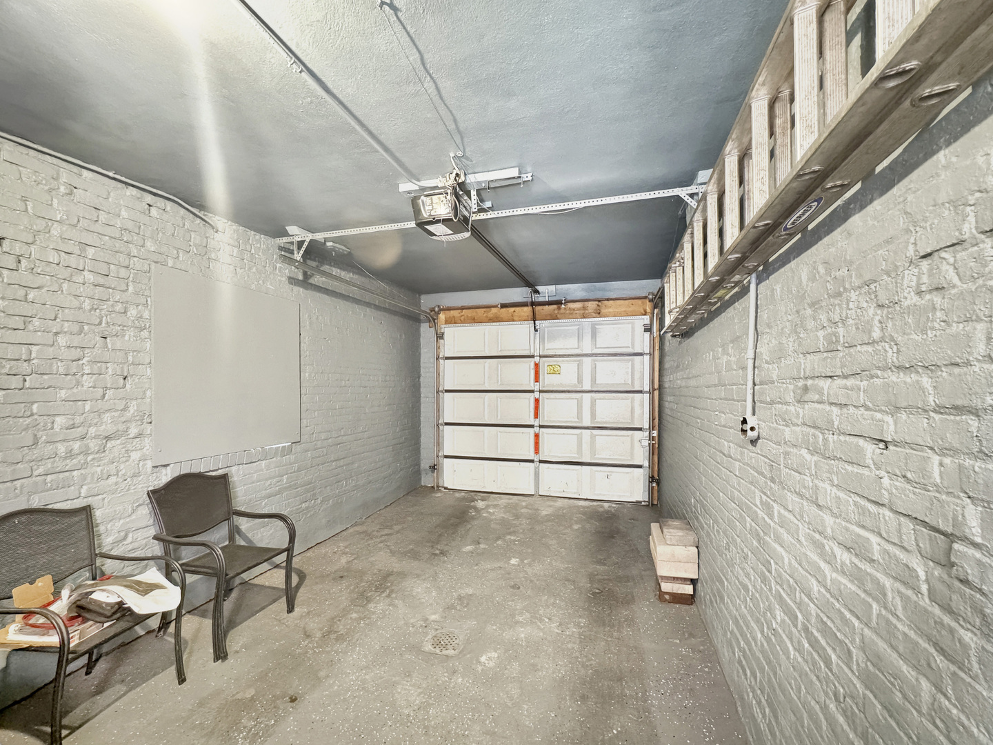 6909 S Chappel Avenue, Chicago, IL 60649