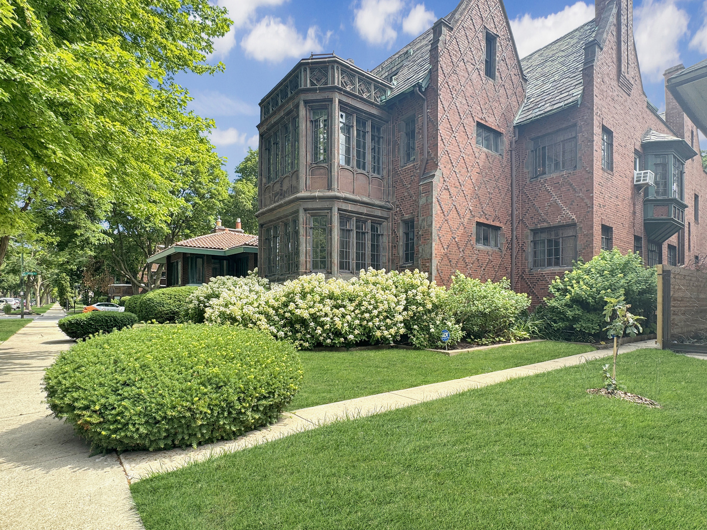 6909 S Chappel Avenue, Chicago, IL 60649