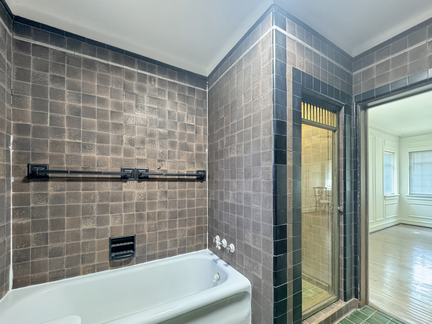 6909 S Chappel Avenue, Chicago, IL 60649